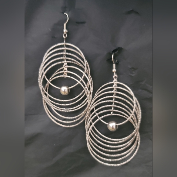 Y2K HOOPS! 4 Pair Dangling Hoops- 3 Silver, 1 Gold - Picture 4 of 5